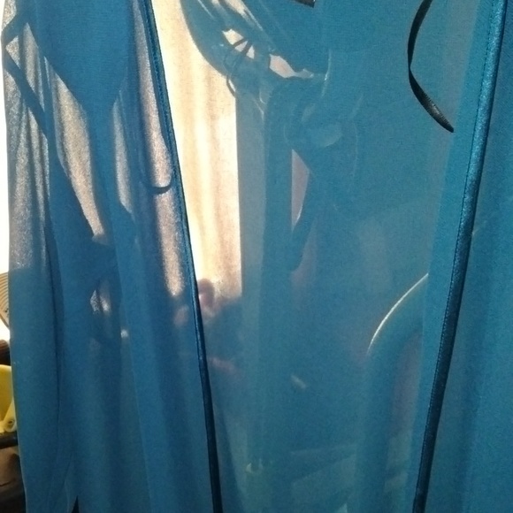 Maya Brooke outfit - Picture 3 of 8